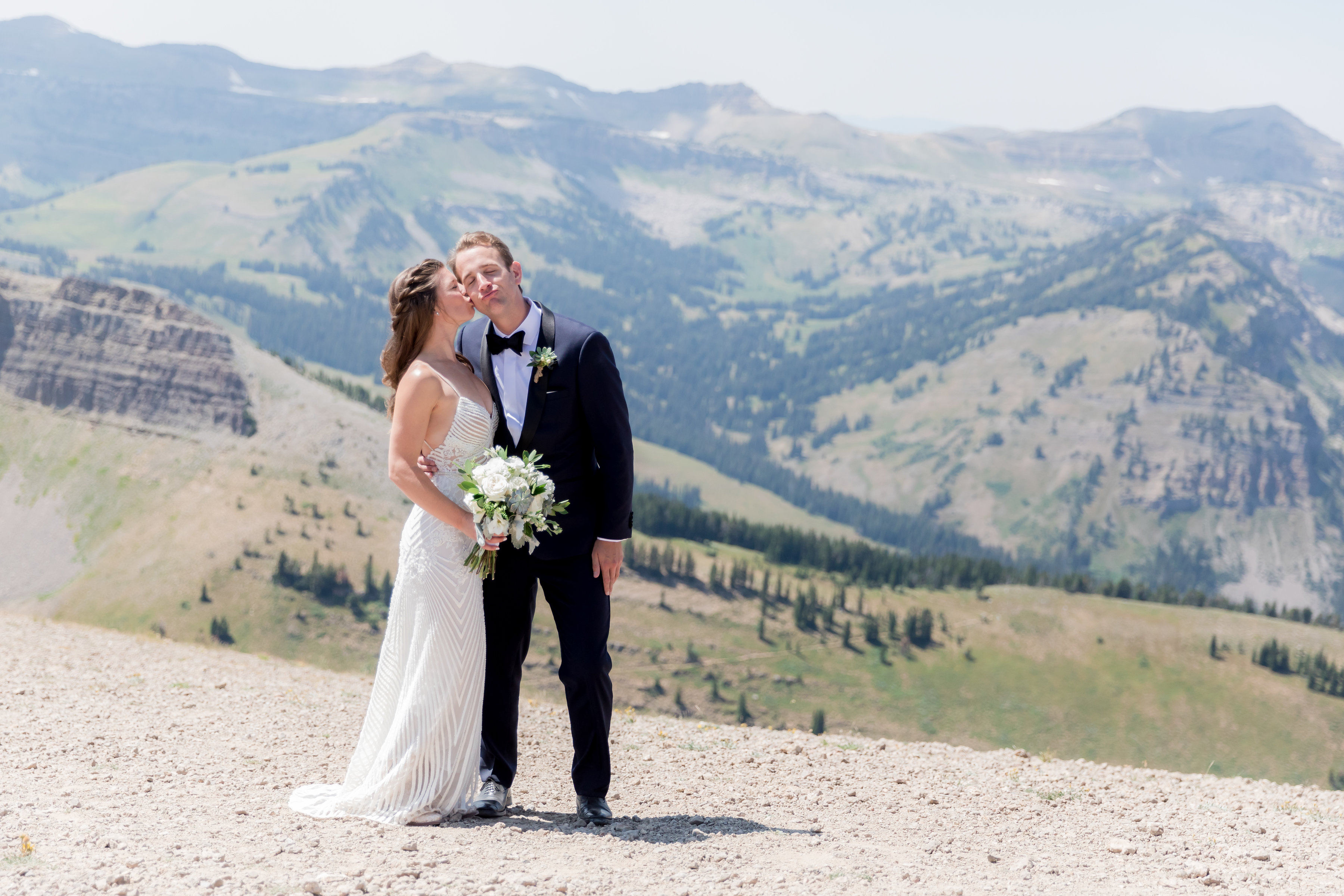 Jackson Wyoming wedding kiss