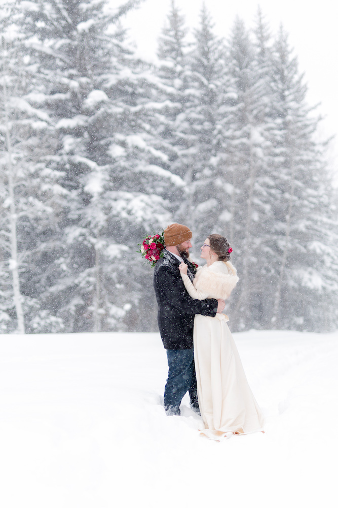 Blizzard wedding photos in Jackson Hole Wyoming | Jamye Chrisman | Micro Mountain Wedding Photographer